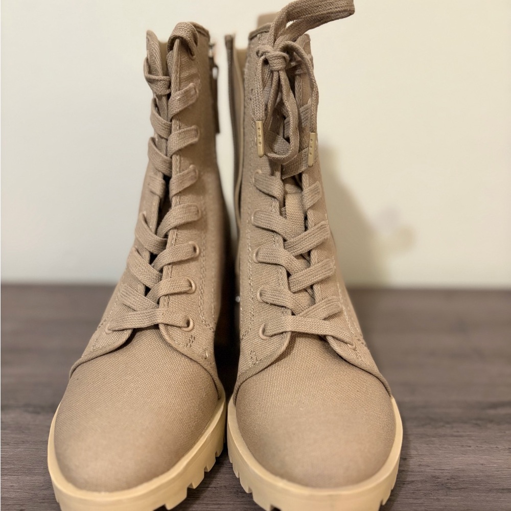 NEW DOLCE VITA CANVAS STACKED HEEL COMBAT BOOTS IN TAN Size 8.5